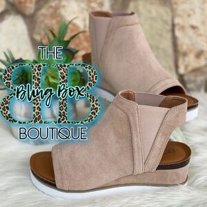 Corkys Easy Living – Beige